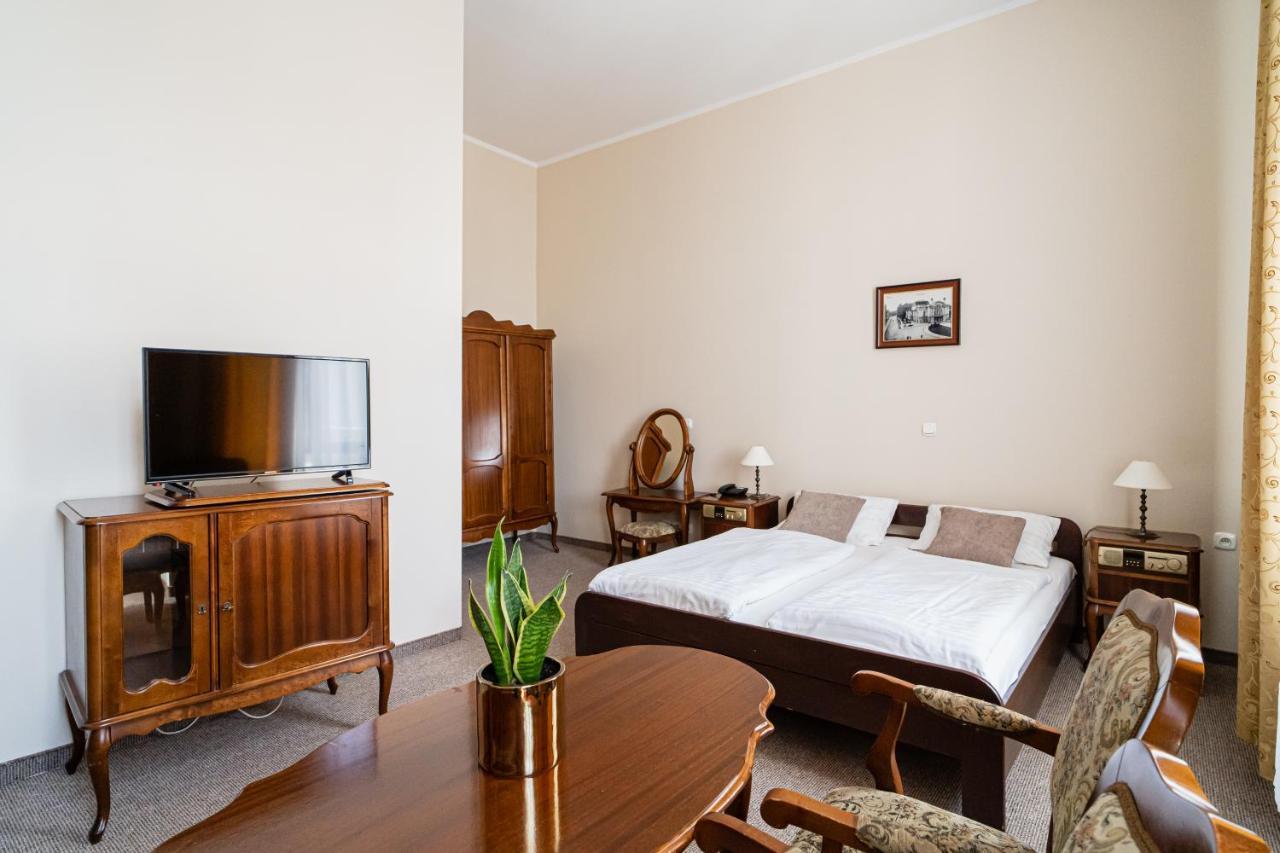 Hotel Polonia Торунь Экстерьер фото