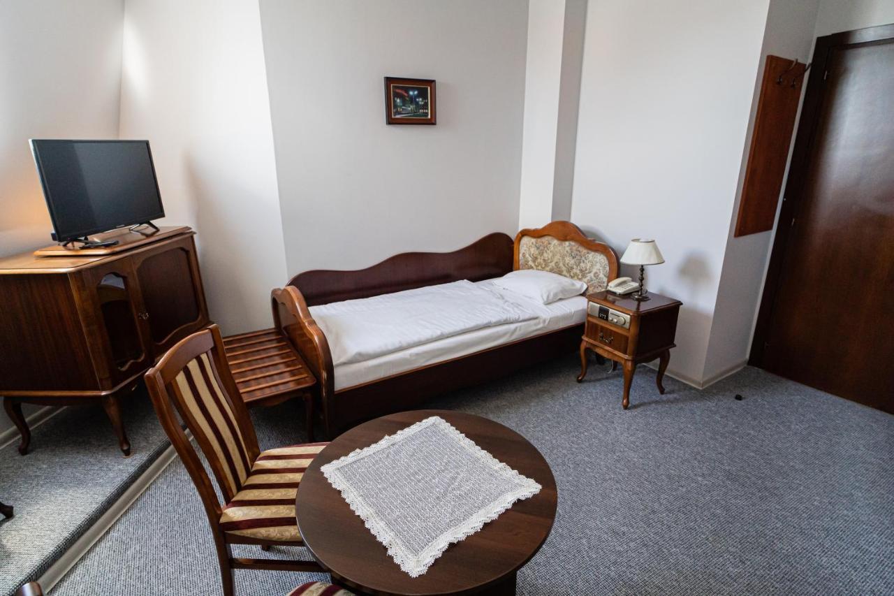 Hotel Polonia Торунь Экстерьер фото